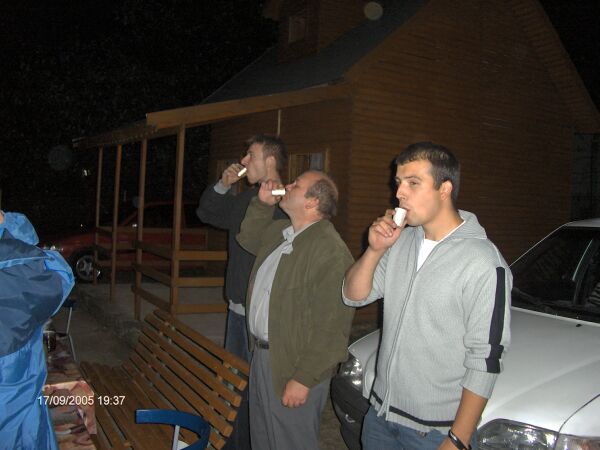 wódeczka od Darcuna4 byla pyszna. od prawej: Markko, Darcun4, WieSiu (JA)