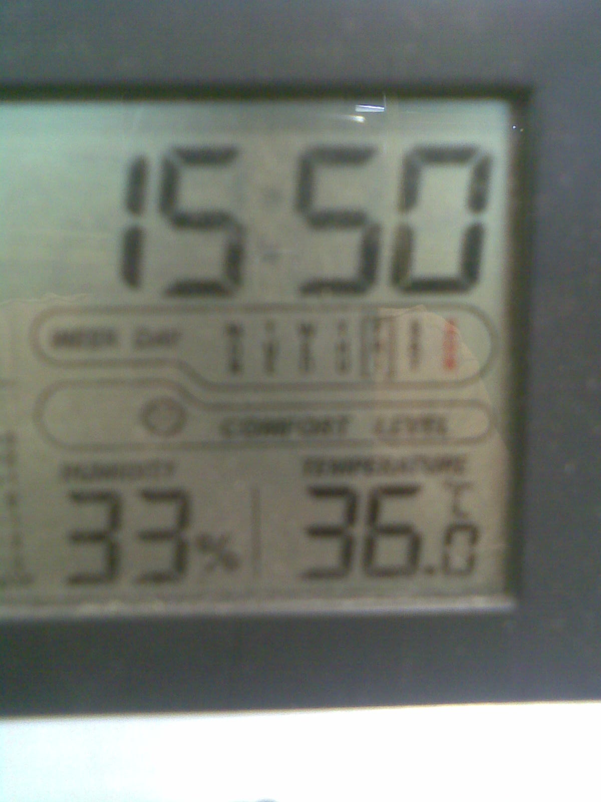 takie temperatury mam przy biurku a bezpośrednio przy maszynie to jeszcze jakieś 10-15 trzeba dodać :(