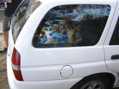 Dziecko w bagażniku :)