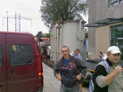 Moja banda (czytaj: pracownicy) przy busie...