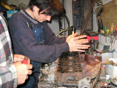 Repair of Ford's engine (12).jpg
