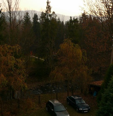 Widok z okna pokoju w tle Babia Góra