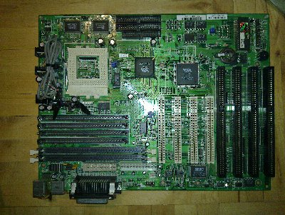 socet7, na jakies pentiumy 1, format ATX.ale z zasilaniem combo bo jeszcze na AT