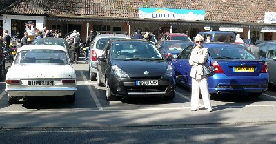 Porównanie z dużo młodszym lecz większym bratem czyli Mondeo w wersji ST no i moja mama w kadrze :-P