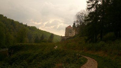 Zamek widziany w drodze do maczugi Herkulesa
