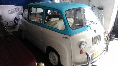 Fiat 600 multipla, pierwszy minivan swiata, 56rok, 6 osobowy ale bardzo ciasny:)
