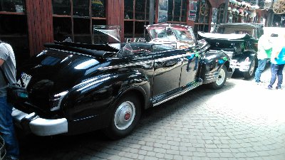 Zis 110, spalanie 37/100, Gomulka takim jezdzil. 8 cylindrow, rzedowka, 6litrow, 140km, 52r