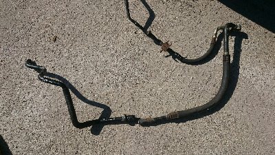 Też na czarnej rurce,po lewej stronie ta kolejna czesc co ma takie kąty proste