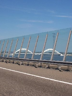 Most na obwodnicy amsterdamskiej (prowadzi na wyspę w stronę Gronningen)