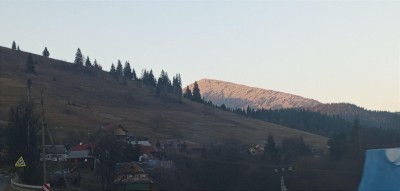 Rzut oka na Gorgany i charakterystyczny szczyt Chomiak (1544m)