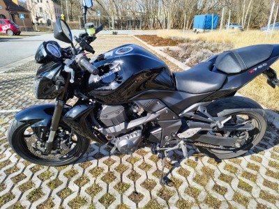 Ten już sprzedany w kwietniu. Zawieszenie po zmianie, trochę plastików zmienione i jakieś tam inne pierdoły :) nawet udało się zarobić.