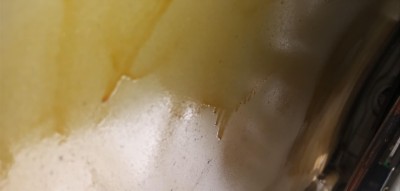 Wewnętrzne poszycia drzwi które przyjęły odpowiednią porcję preparatu