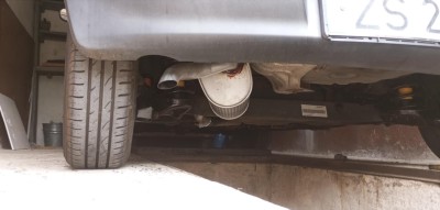 Nowy dobrze zmontowany wydech