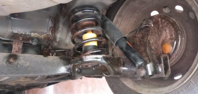 Przy okazji tych prac mogłem zabezpieczyć już spód do końca. Kilka prac blacharskich na horyzoncie.