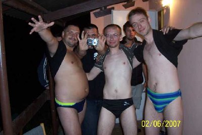 ...Yanek przyprowadził kolegów...