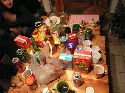 Stół syto zastawiony :)