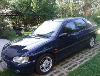 Oto i moja bestia :D Obecnie na stalówkach i na pewno nie taki czysty :p