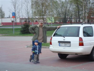 zadowolony z odpalenia escorcika Kupiec z synem